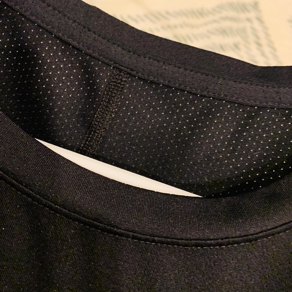Black Under Armour T-Shirt - Picture 3 of 4